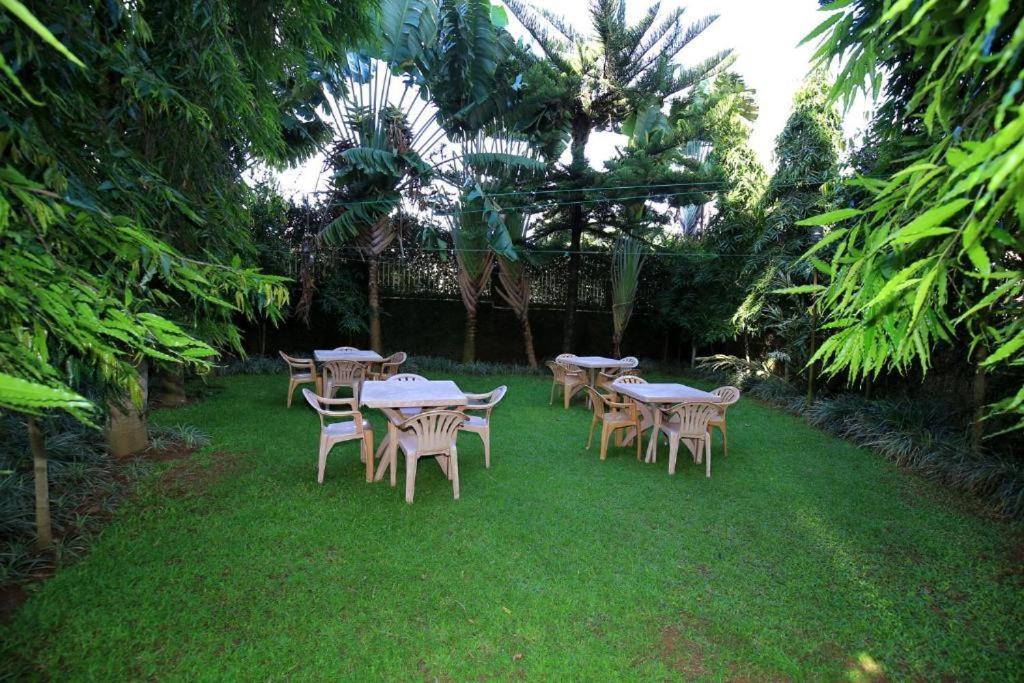 Discovery Courts Hotel Entebbe Dış mekan fotoğraf