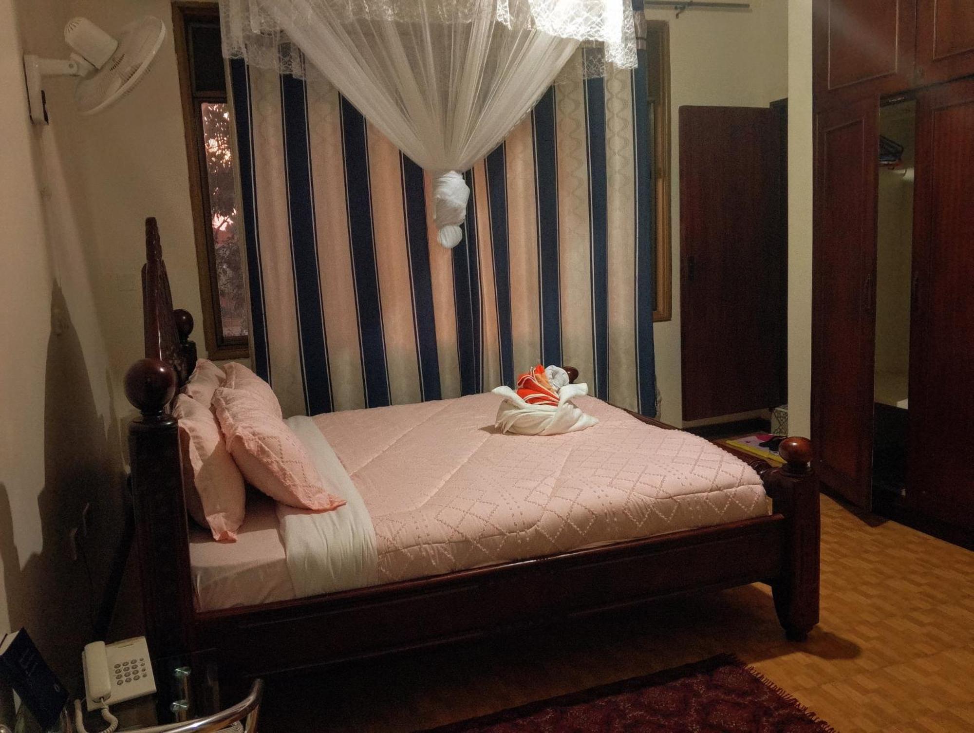 Discovery Courts Hotel Entebbe Dış mekan fotoğraf