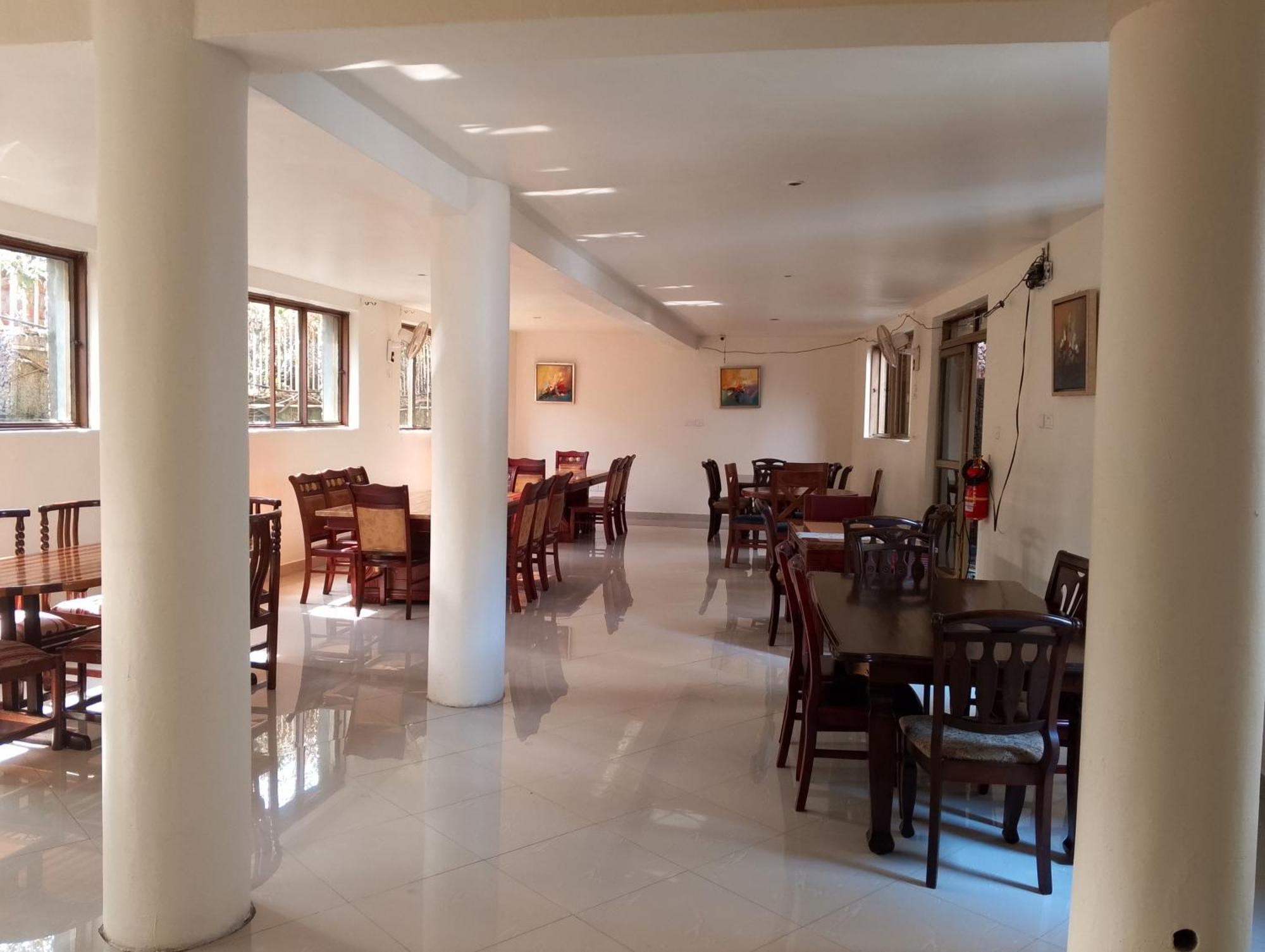 Discovery Courts Hotel Entebbe Dış mekan fotoğraf