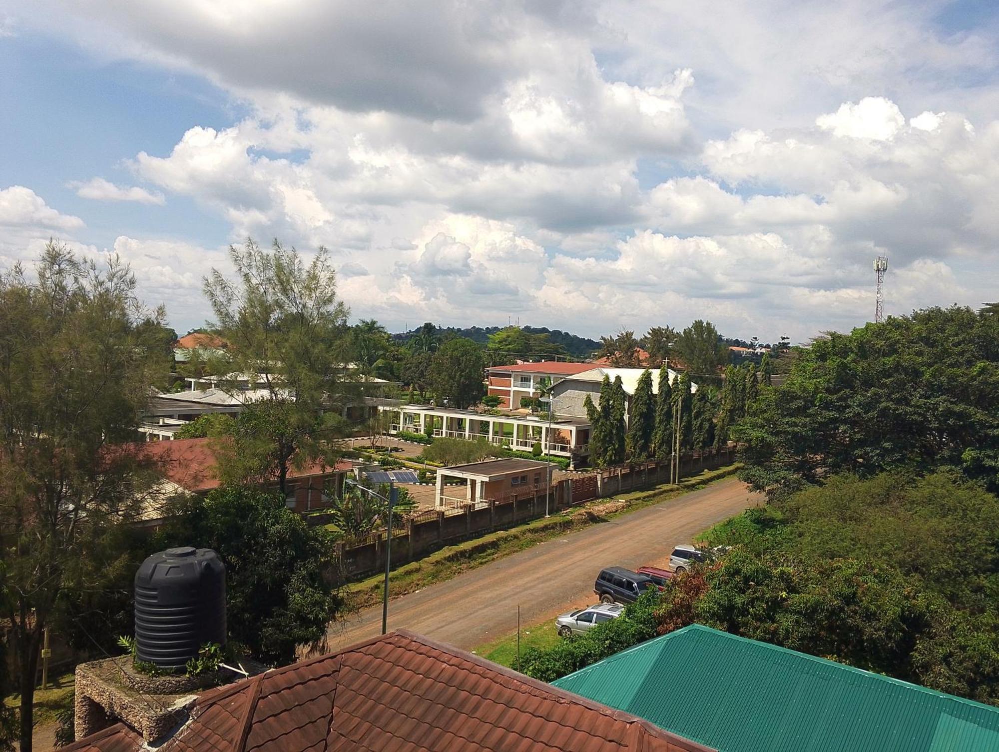 Discovery Courts Hotel Entebbe Dış mekan fotoğraf